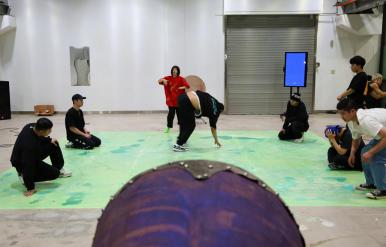 작품 썸네일